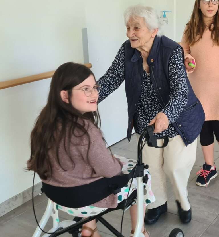 Une Rencontre Pleine de Tendresse entre Élèves ULIS et Résidents de Parc Er Vor