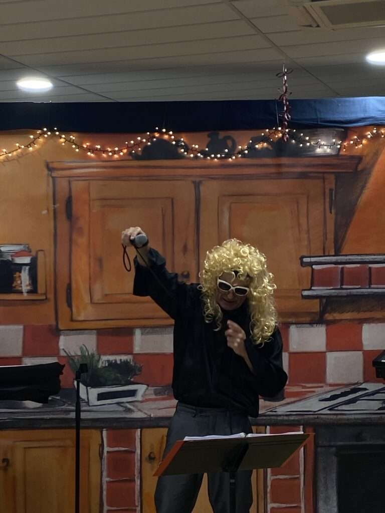 Quand la musique redonne le sourire: un duo de chanteur en Ephad